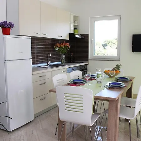 Smart Brodarica (Sibenik-Knin)